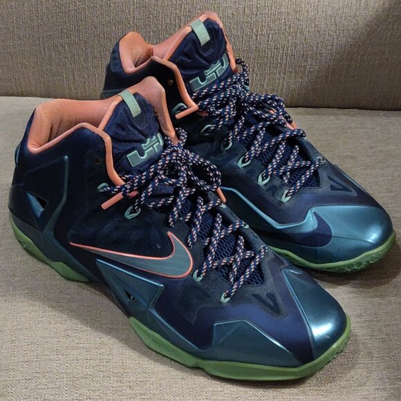 Nike Lebron 11 Akron vs Miami Shoe Men's US SIZE 10.5 - Picture 2 of 10